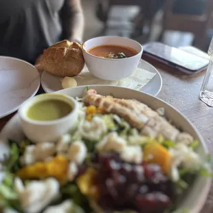 HARVEST SALAD (W/Chicken added)
