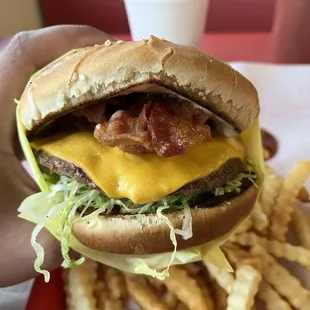 Bacon cheeseburger with everything