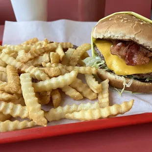 Bacon cheeseburger with everything