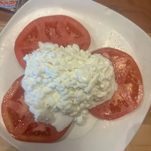 Kentucky Proud sliced tomatoes with cottage cheese