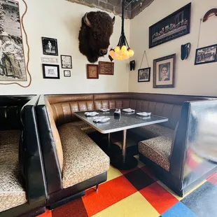 Corner table