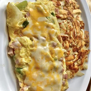 Denver omelette w/ hash browns on side, very good.