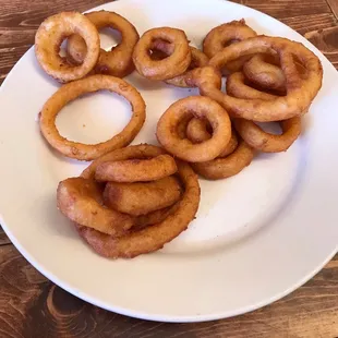 a plate of onion rings