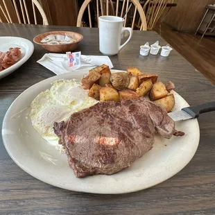 Top sirloin with eggs and fried potatoes