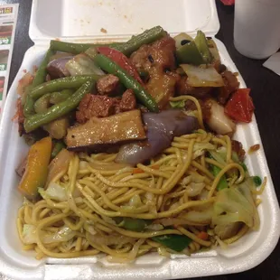 Mix of Chinese and Filipino food