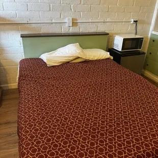 The first bed looked alright on the surface. Didn't get a pic but there was hair and dirt on the sheet.