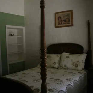 Another nice and clean room! Not sure why people are leaving bad comments about clean being an issue at this motel??? Ranch Mote