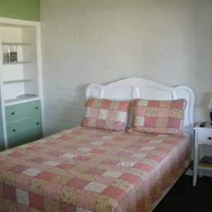 Yet another clean room at the Ranch Motel in Tehachapi, CA.