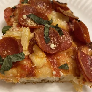 Delicious pepperoni pineapple pizza