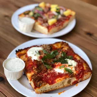 wo plates of pizza on a table