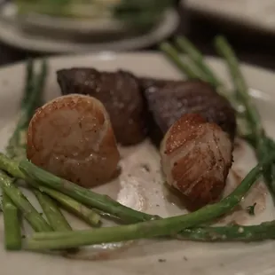 8 oz Wagyu filet with scallops (2) - Wagyu $30 per oz, scallops $24