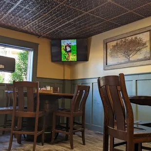 Cozy and friendly, thanks Leslie.