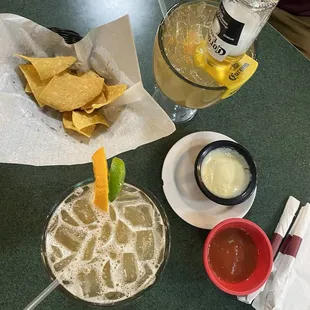 Chips &amp; queso, margs
