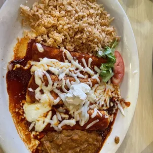 a plate of mexican food