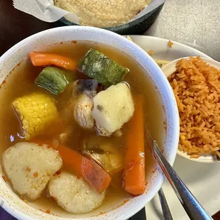 Caldo de Pollo.