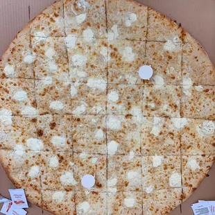 Giant white pizza ( olive oil, garlic , ricotta cheese, shredded parmesan cheese )