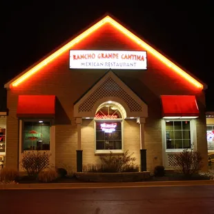 the front of the restaurant at night