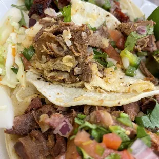 Tacos de lengua, de chincharron y de cabeza