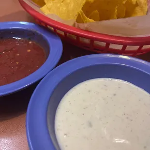 Chips n salsas.