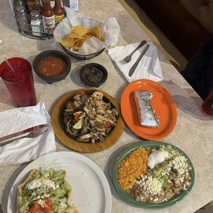 Lunch special: FAJITAS TEXANAS $14.95 TACO SALAD $9.95