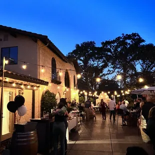 the outside of the restaurant