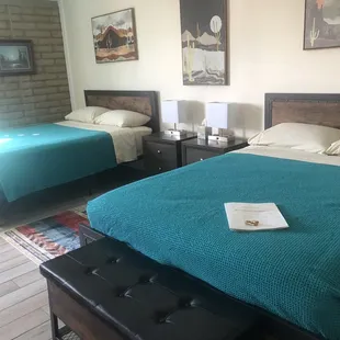 Comfy queen size beds with the softest sheets