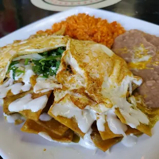 Chilaquilla with green sauce