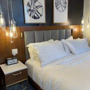 King size bed. Pretty lighting. Bed a bit too soft.