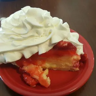 Pineapple Cream with Stawberry!