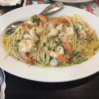 Shrimp Scampi on a Bed of Pasta