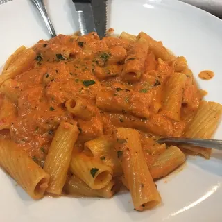 Rigatoni with Vodka Sauce