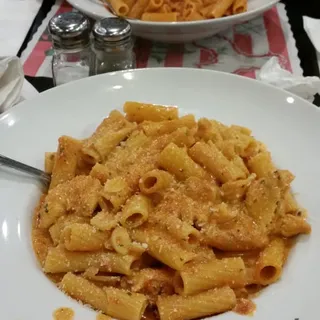 Rigatoni Vodka Sauce with Chicken