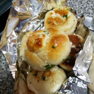 Garlic knots