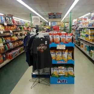Nice little local grocery specializing in meats and fresh produce. Customer service is friendly and rhey have a really nice beer selection