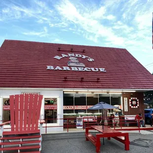 Outside (Randy&apos;s Barbecue: Statesville, NC)