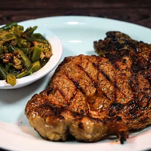 a steak and a side of green beans