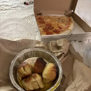 Garlic knots and 2 slice combo