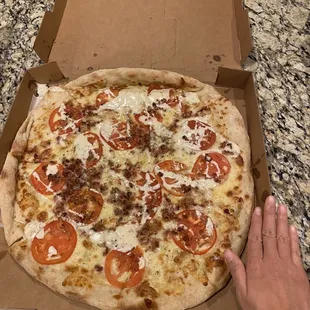 Rio Ranchero Specialty Pizza (mozzarella, bacon, tomato, and ranch dressing)--this is a medium! IG: @betterwithju