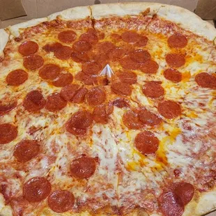 Large Pepperoni Pizza