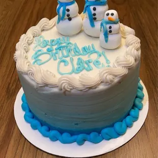 vanilla cake ombré blue with 3 snowmen  10/10
