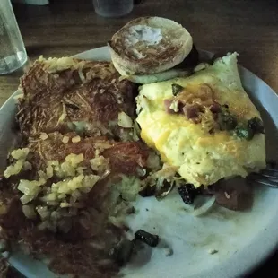 a plate of breakfast food