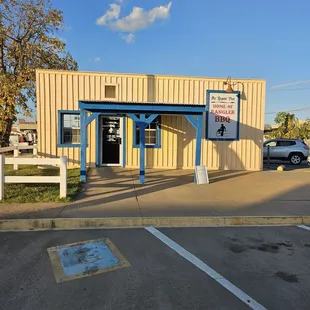 The front of the restaurant.