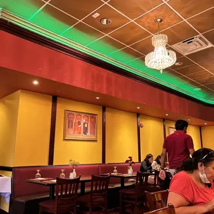Buffet seating