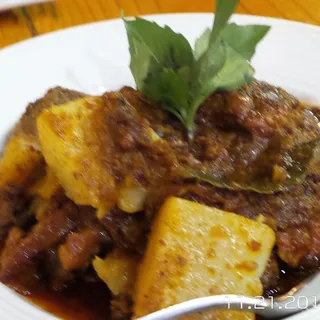 Burmese Curry with Potatoes