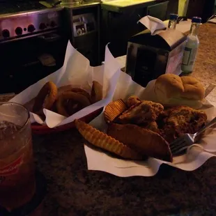 Chicken plate with onion rings