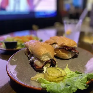 Pastrami sammich w side salad