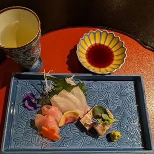 5th: sashimi with edible flowers. One of the flowers tasted like oyster.