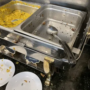 90% dishes empty or gravy only