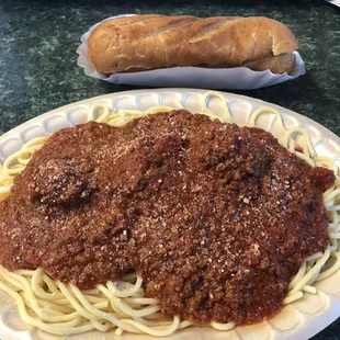 a plate of spaghetti and bread