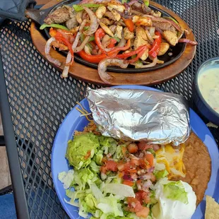 Combo fajitas- delicious. The steak was very tender.